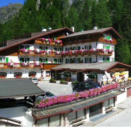 Hotel Roy Malga Ciapela Luaran gambar